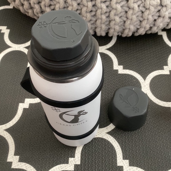 Ceres Chill Breastmilk chiller w/ flip-and-sip straw top & awesome infuser. - Picture 2 of 6